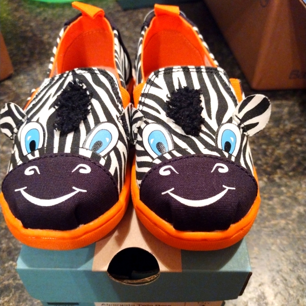Tom's Zebra Tiny size 7
